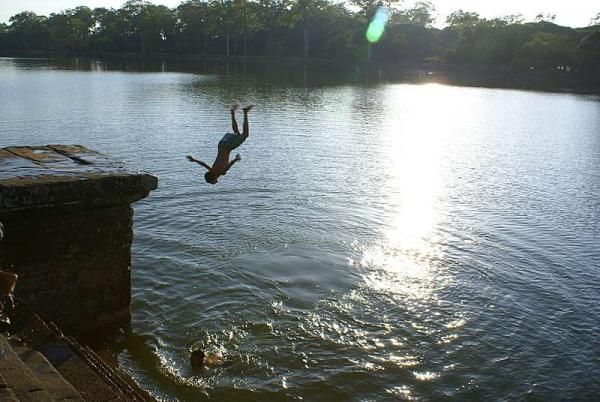 Name:  DSC01371 ngkor wat-1.jpg
Views: 1591
Size:  50.8 KB