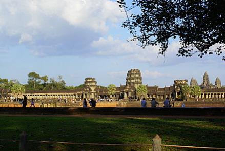 Name:  DSC01380 ngkor wat-4.jpg
Views: 3268
Size:  26.4 KB
