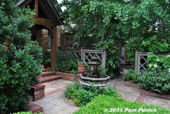 Name:  25_Lion_fountain_garden.jpg
Views: 5219
Size:  71.9 KB